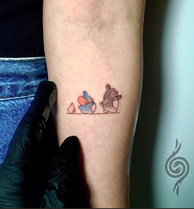 Sude Erdem İnk Tattoo & Design Eskişehir.  Colorful (renkli) Totoro (çizgi film & anime) dövme modelleri. Aklınızdaki dövme tasarımları ve modellerinin fiyat bilgisi için bizimle iletişime geçiniz.