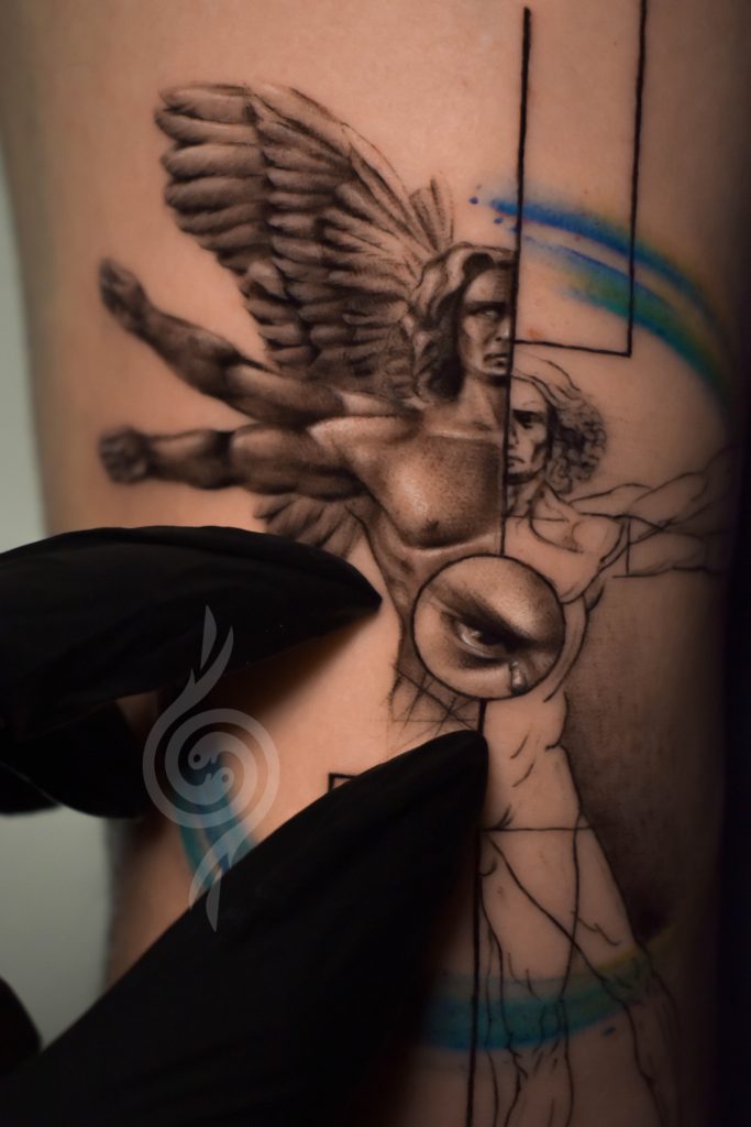 Sude Erdem İnk Tattoo & Design Eskişehir. Micro Realism Vitruvian Man x Fallen Angel Micro Realism Tattoo ( Mikro realistik Vitruvian Man x Fallen Angel  dövmesi) Aklınızdaki dövme tasarımları ve modellerinin fiyat bilgisi için bizimle iletişime geçiniz.