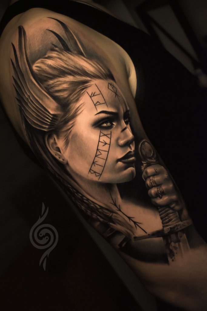 Sude Erdem İnk Tattoo&Design
Viking Woman Warrior (kadın viking savaşçı) dövme tasarımlarına buradan göz atabilirsiniz. Half sleeve (yarım kol kaplama) Tattoo Eskisehir realistik (gerçekçi) çalışmalarımıza buradan ulaşabilirsiniz
aklınızdaki tasarımlar ve modellerin fiyat bilgisi için bizimle iletişime geçiniz